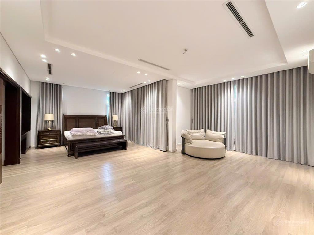 Cho thuê biệt thự đơn lập cao cấp 5 phòng ngủ sát sân golf sông bé, đối diện aeon mall bình dương