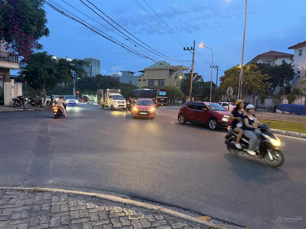 Chủ ngộp giảm sập hầm 2 tỷ  bán nhà mặt tiền phó đức chính  cách biển mân thái 700m