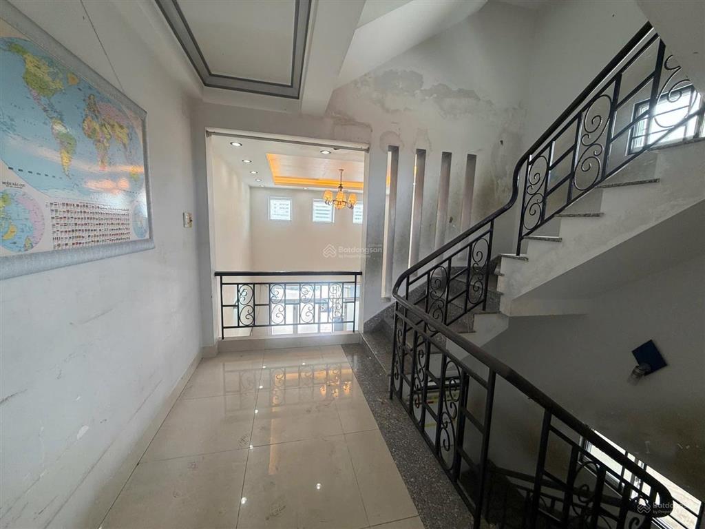 Giảm 2 tỷ bán nhà mặt tiền tôn thất tùng nha trang cách biển 400m dt 162m2
