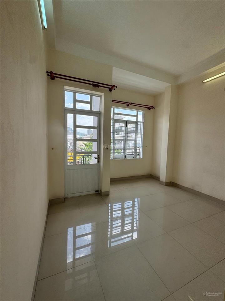 Giảm 2 tỷ bán nhà mặt tiền tôn thất tùng nha trang cách biển 400m dt 162m2