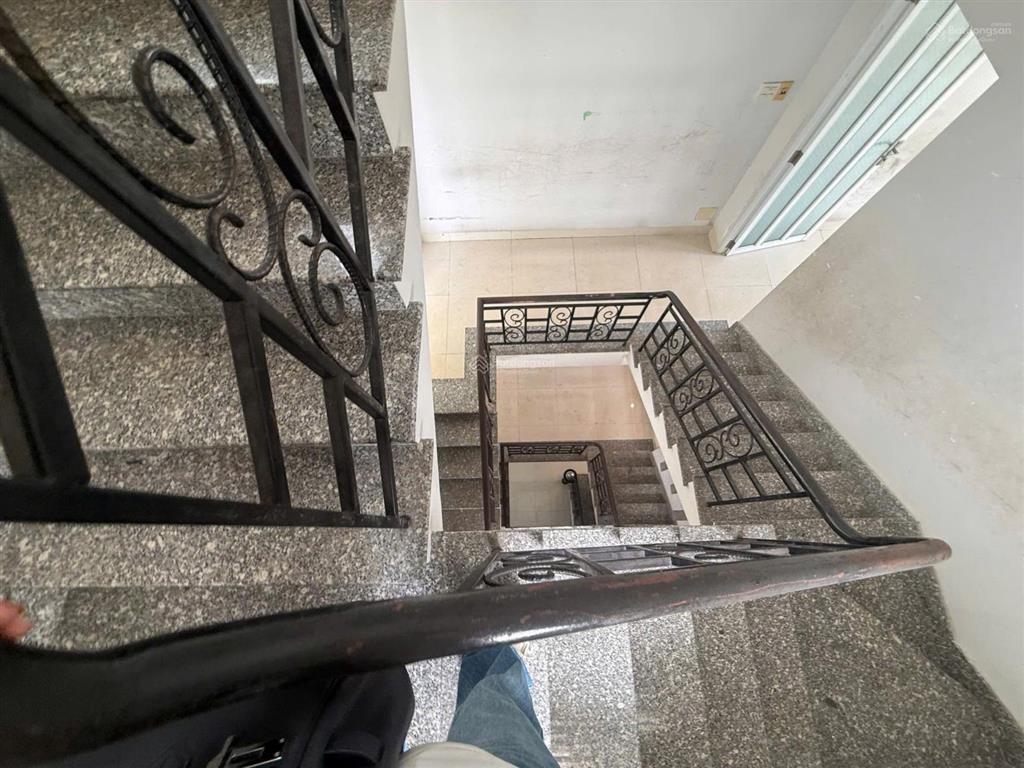 Giảm 2 tỷ bán nhà mặt tiền tôn thất tùng nha trang cách biển 400m dt 162m2