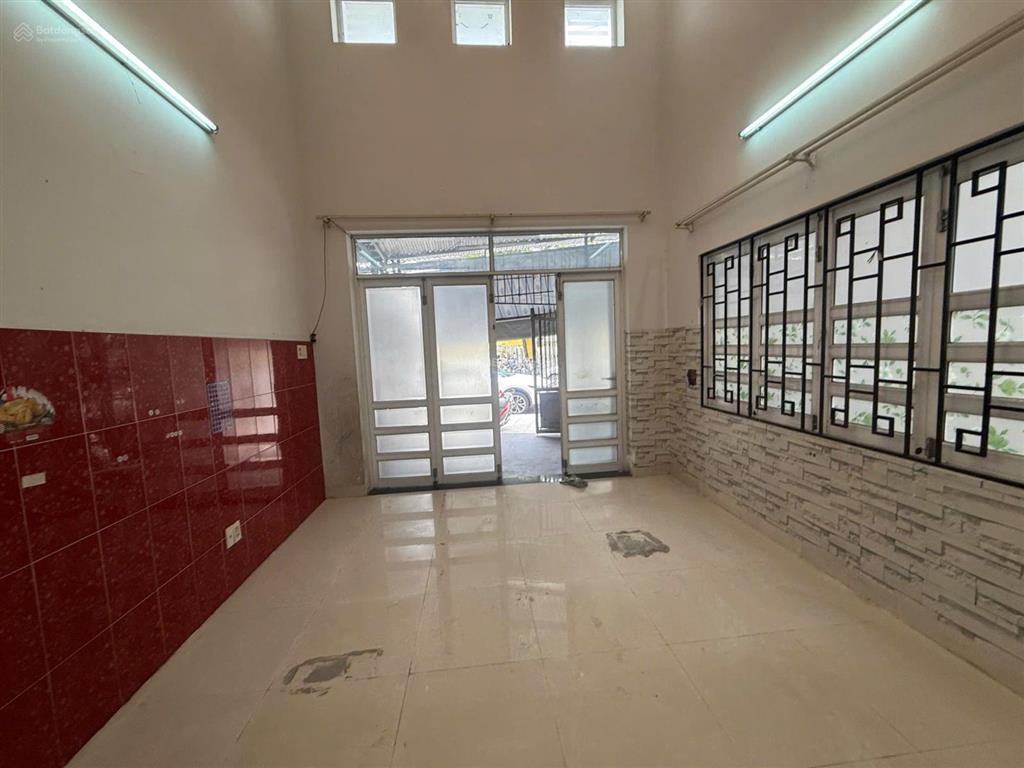 Giảm 2 tỷ bán nhà mặt tiền tôn thất tùng nha trang cách biển 400m dt 162m2