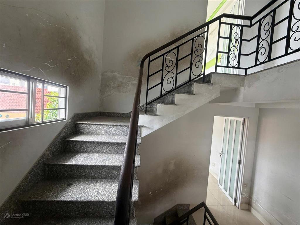 Giảm 2 tỷ bán nhà mặt tiền tôn thất tùng nha trang cách biển 400m dt 162m2
