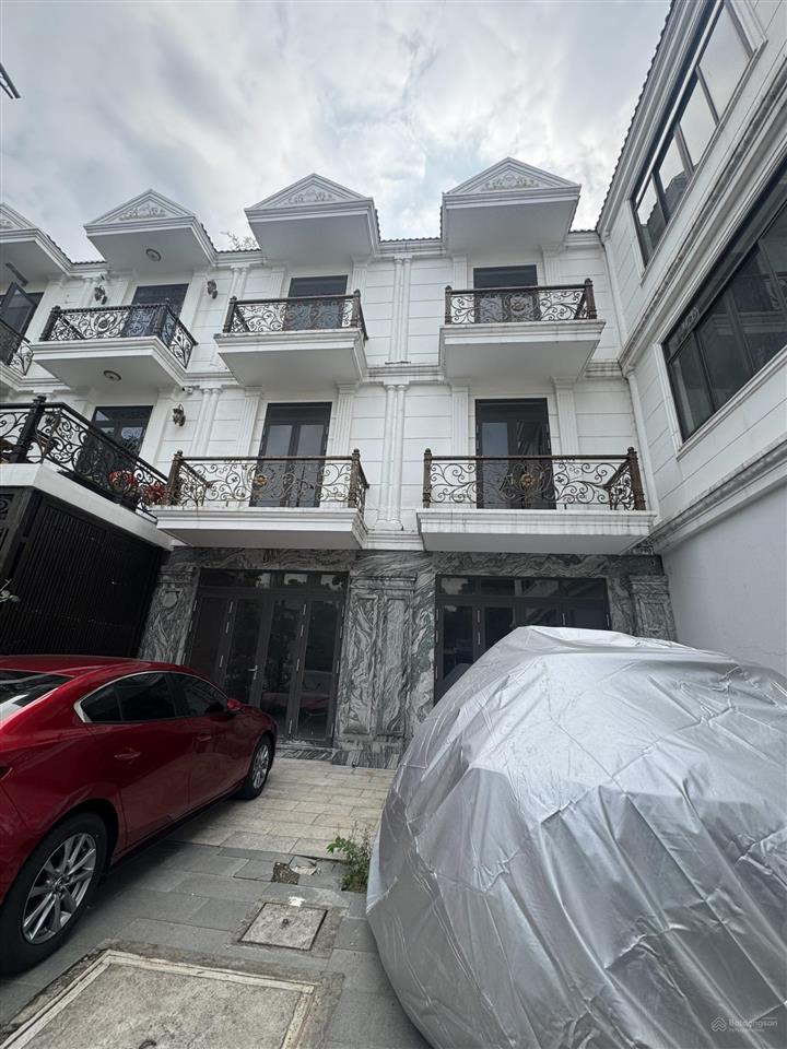 Chính chủ bán nhà 3 tầng trung tâm dĩ an ,khu dân cư đông hưng residences