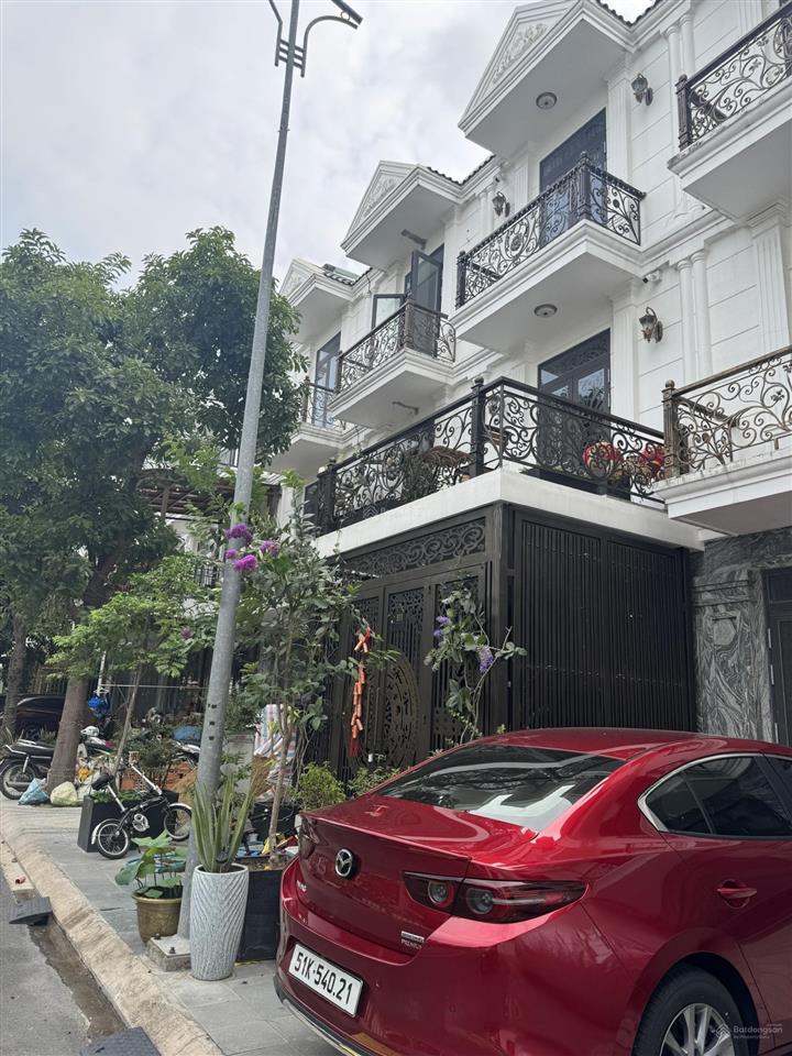 Chính chủ bán nhà 3 tầng trung tâm dĩ an ,khu dân cư đông hưng residences