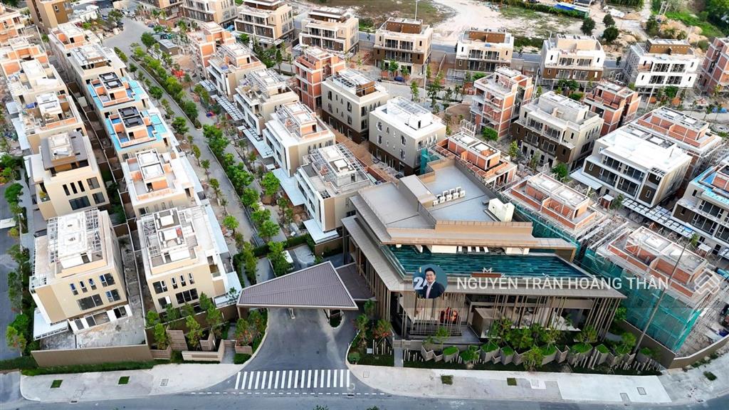 Cần bán nhà phố dự án sycamore. nhà đã thanh toán 95%. hiện đang làm thủ tục nhận sổ hồng