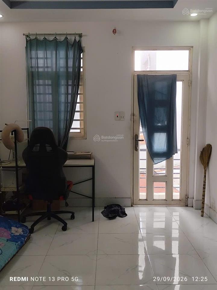 Bán gấp nhà đường tám danh f4q8 dt 3,3m x 6m, 1 lầu.