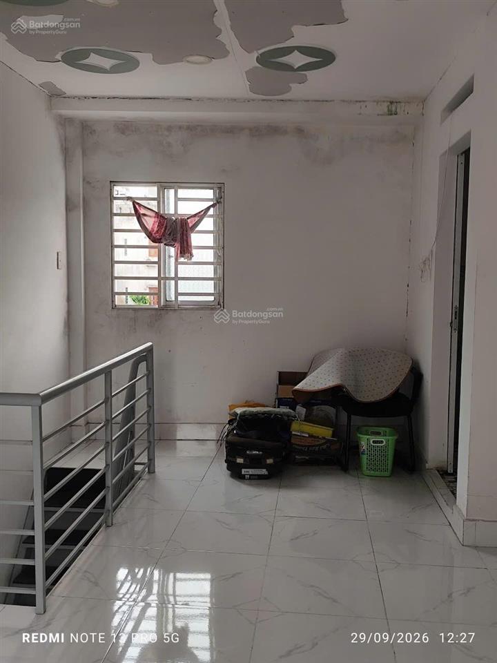 Bán gấp nhà đường tám danh f4q8 dt 3,3m x 6m, 1 lầu.