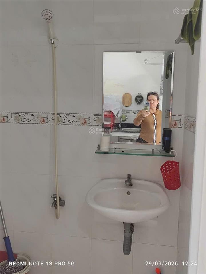 Bán gấp nhà đường tám danh f4q8 dt 3,3m x 6m, 1 lầu.
