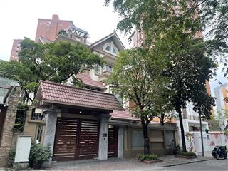 Bán biệt thự khu đô thị nghĩa đô cầu giấy 302m2 145 tỷ hướng tây bắc sổ đỏ sát công viên