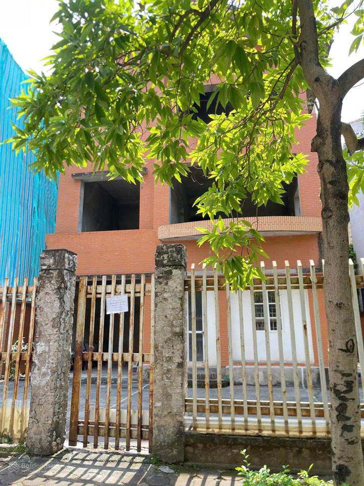 Bán biệt thự đơn lập nghĩa đô 302,1m2 giá 500 triệu/m2 sổ đỏ lâu dài