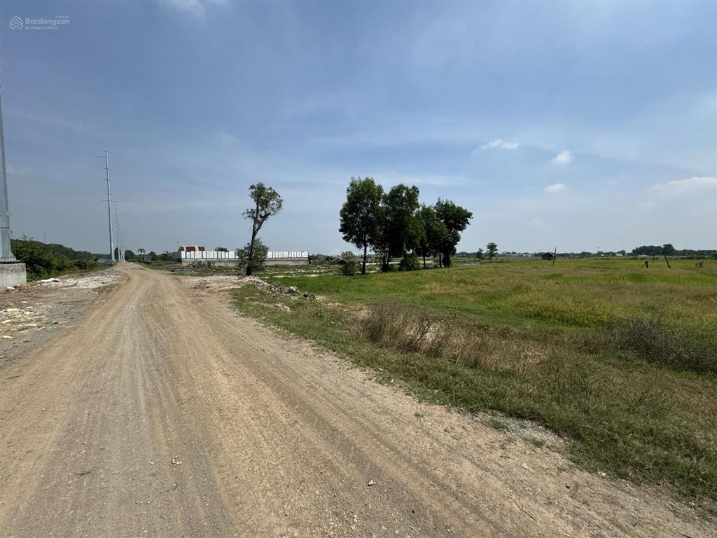 Bán 24492m2 đất đường nguyễn văn bứa vào 1km giá 3,5 triệu/m²