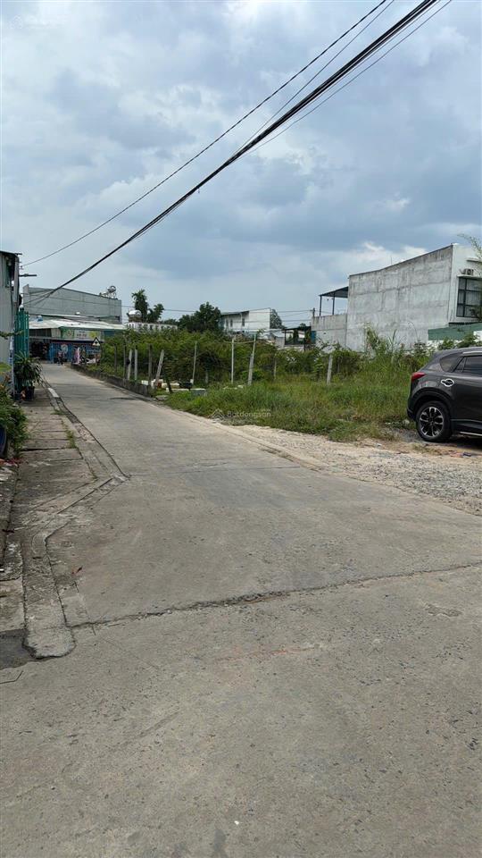 Bán đất sau lưng nhà thờ bà lụa 140m2 (60m2 thổ cư) giá 2 tỷ 750 triệu.