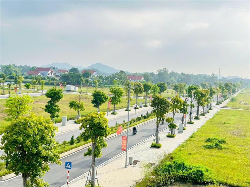 Bán lô góc đất nền gần cổng tại khu đô thị việt hàn, giá chất 20 triệu / m2, 150 m2. rẻ nhất