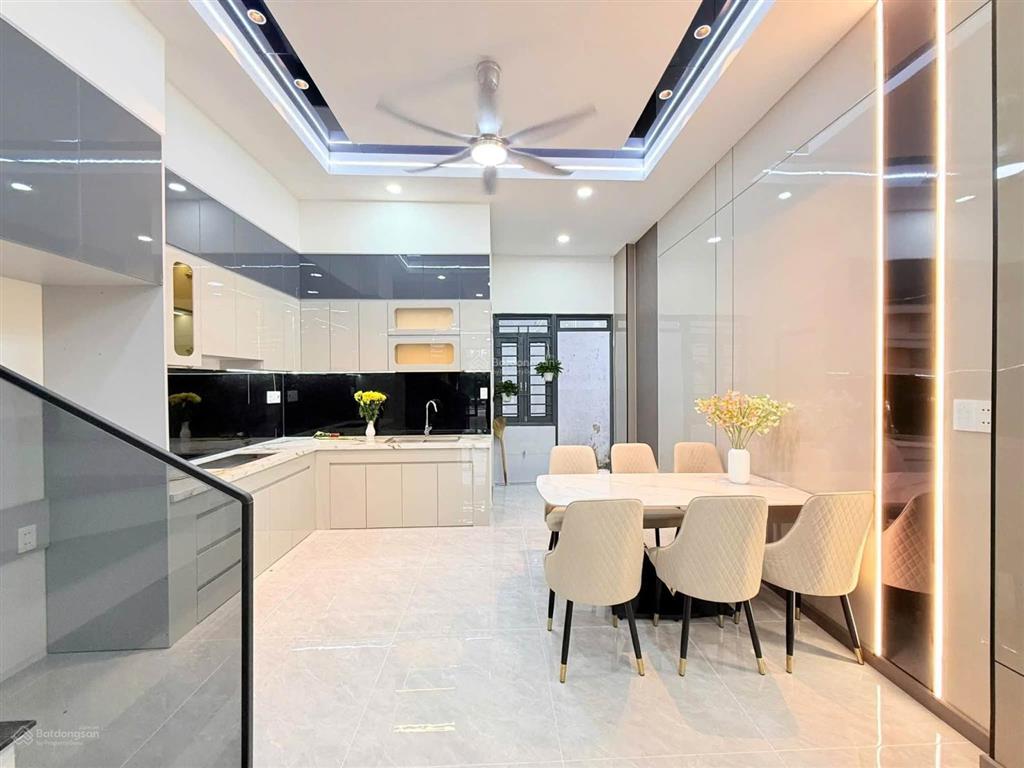 Bán gấp căn nhà mới 100% 3 lầu nội thất có sẵn tại tân đông hiệp tphcm