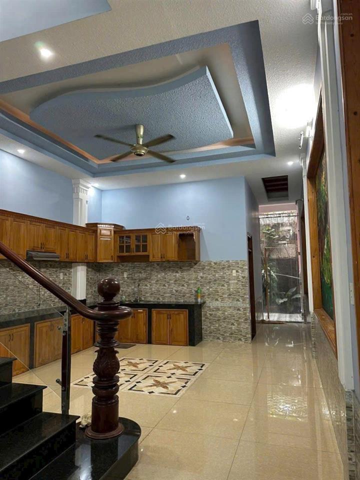 Chính chủ bán nhà 3 lầu mặt tiền đường nhựa 8m thông, ngay trung tâm đông hòa