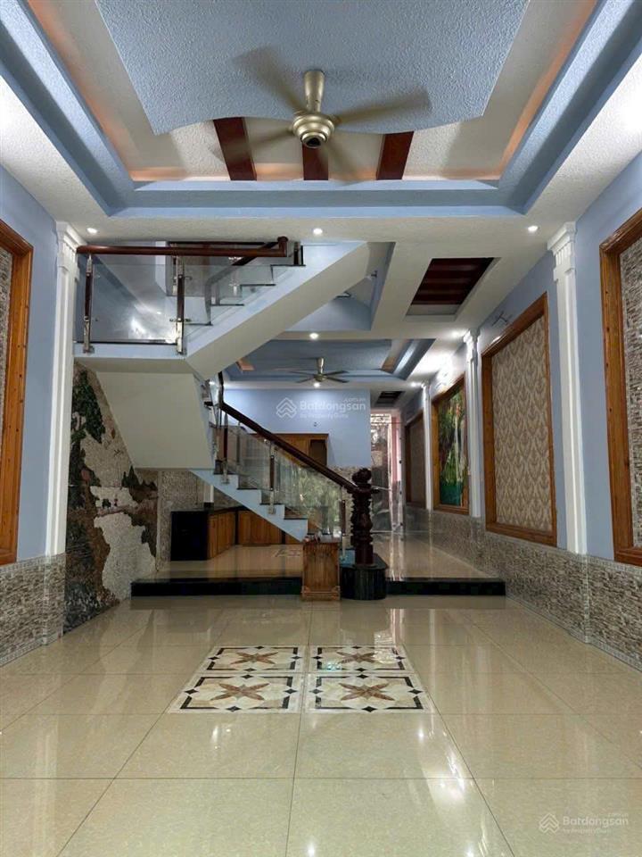 Chính chủ bán nhà 3 lầu mặt tiền đường nhựa 8m thông, ngay trung tâm đông hòa