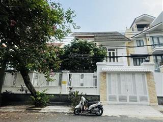 Cho thuê villa sân vườn hồ bơi 215 nguyễn văn hưởng  thảo điền, q2. dt 15x26m giá  70triệu/tháng