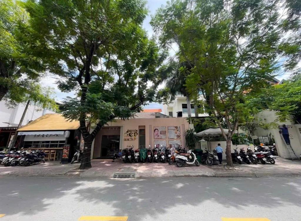 Bán biệt thự mặt tiền ngay ngô quang huy  thảo điền  q2, dt 18x37m cn 686m giá 115tỷ tl