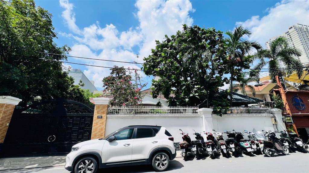 Bán biệt thự mặt tiền ngay ngô quang huy  thảo điền  q2, dt 18x37m cn 686m giá 115tỷ tl