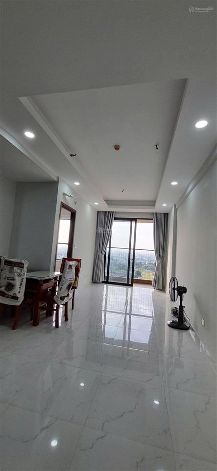 Bán gấp căn hộ 2pn 2wc opal skyline có it nội thât chỉ 2.3 tỉ