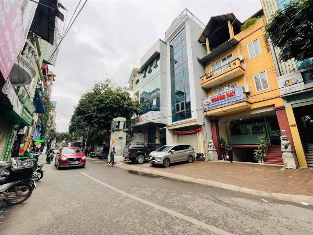 Bán nhà mp khu vực lê văn lương. dt 95m2 x 4 tầng. giá chào 28.8 tỷ