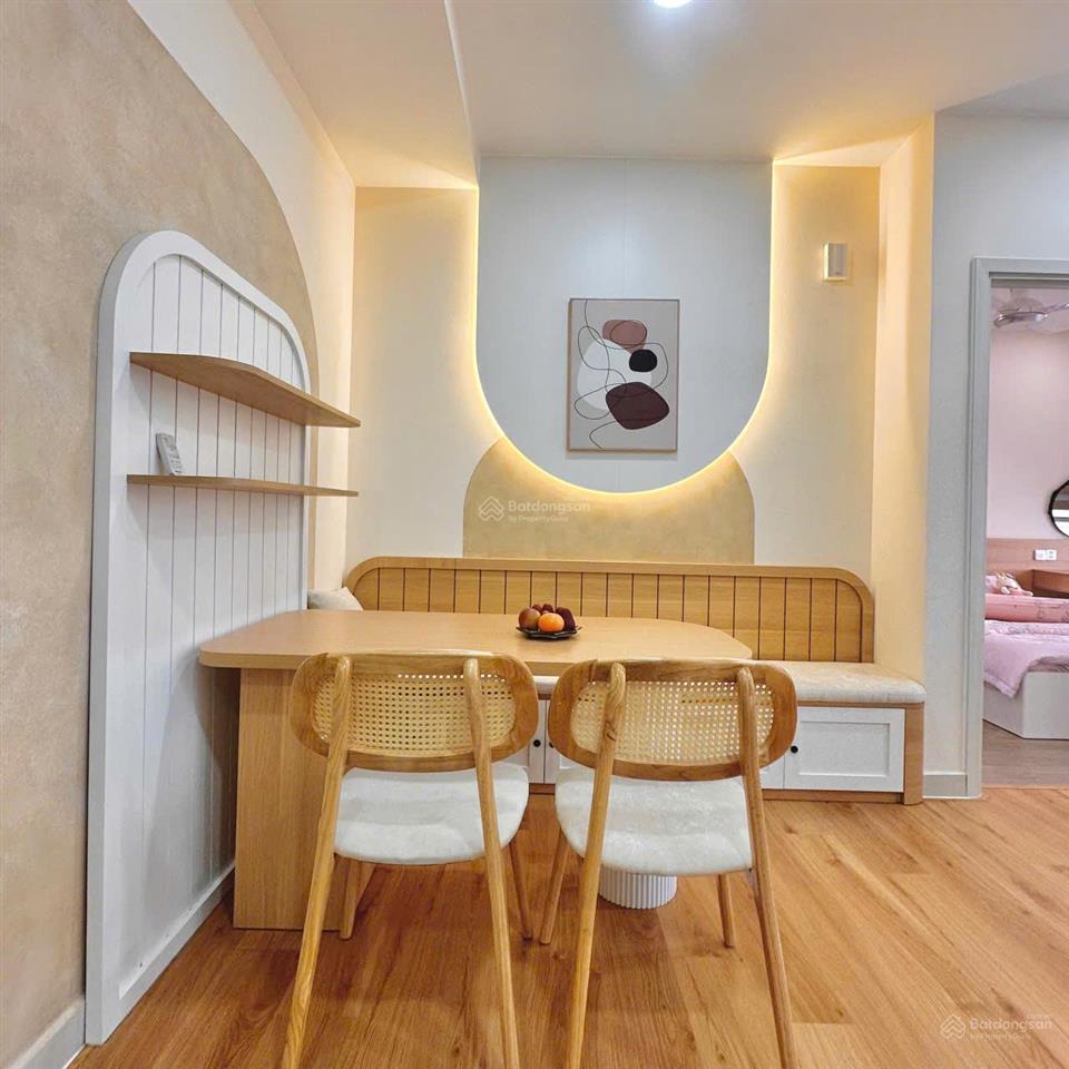 Bán gấp  5,15 tỷ tặng full nội thất  2pn 2wc view q1  0906 468 ***
