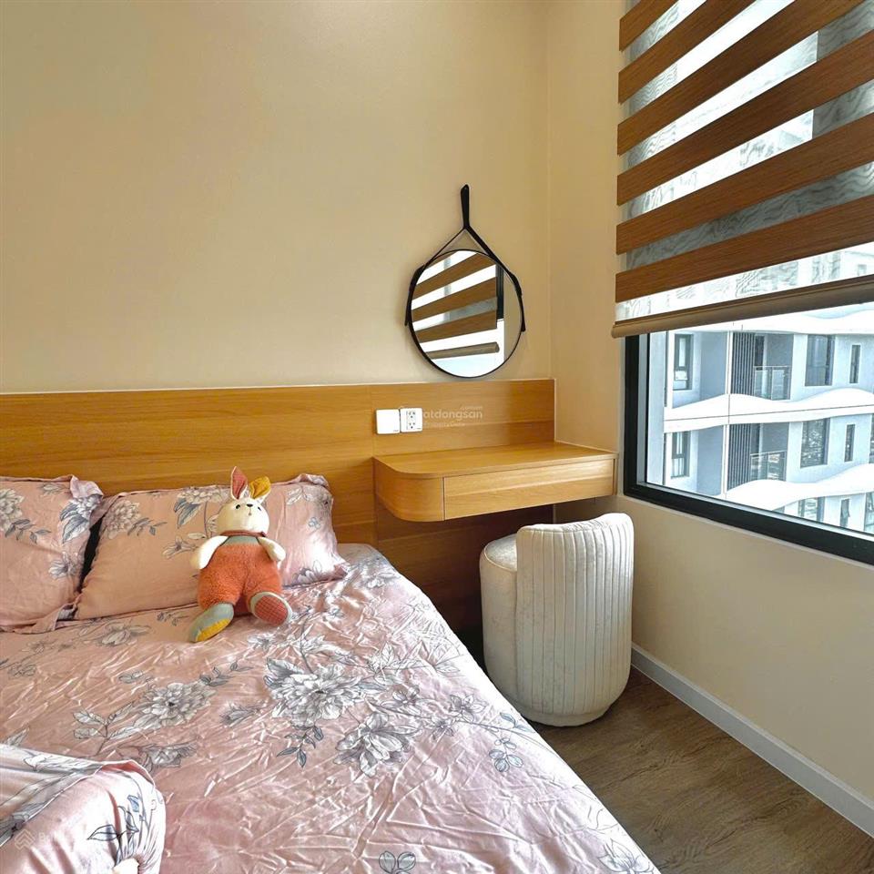 Bán gấp  5,15 tỷ tặng full nội thất  2pn 2wc view q1  0906 468 ***