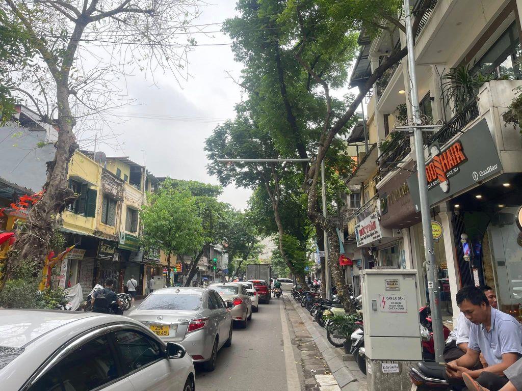 Mặt phố Đường Thành 4 Tầng Mặt Tiền 4.5M 40 Tỷ Lô Góc sát Hàng Bông