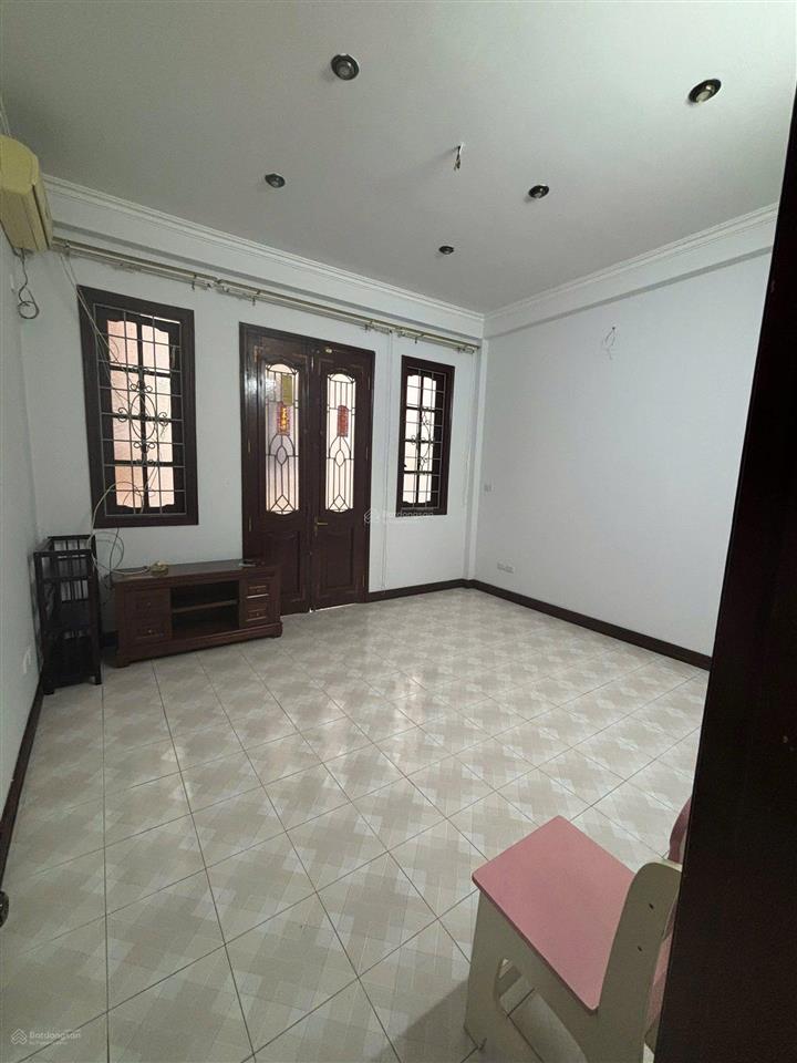 Nhà tôn đức thắng mặt tiền 8m 25 tỷ ô tô tránh kinh doanh văn minh sạch sẽ
