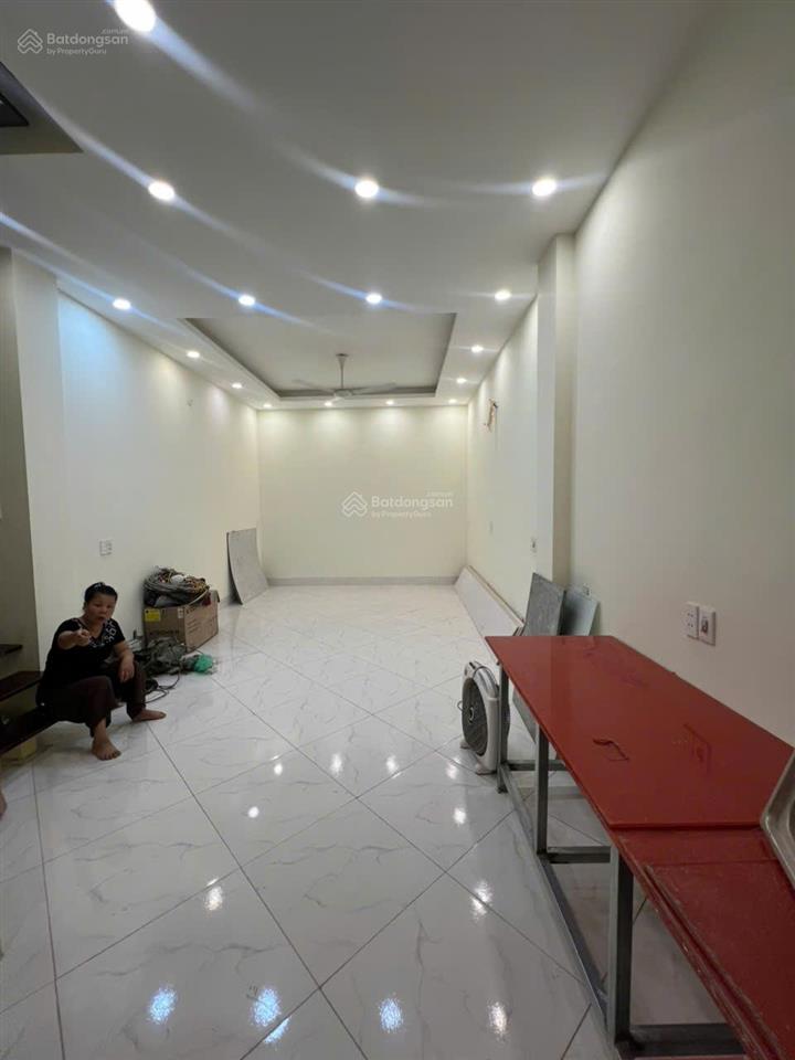Mặt phố quán thánh 40m2 5 tầng 10.8 tỷ phố sát hàng bún vỉa hè rộng kinh doanh