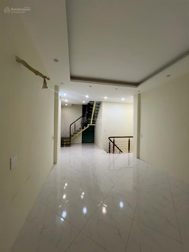 Mặt phố quán thánh 40m2 5 tầng 10.8 tỷ phố sát hàng bún vỉa hè rộng kinh doanh