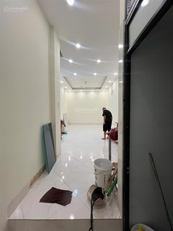 Mặt phố quán thánh 40m2 5 tầng 10.8 tỷ phố sát hàng bún vỉa hè rộng kinh doanh