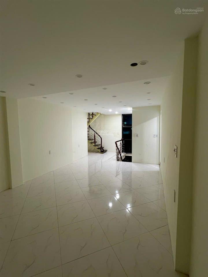 Mặt phố quán thánh 40m2 5 tầng 10.8 tỷ phố sát hàng bún vỉa hè rộng kinh doanh