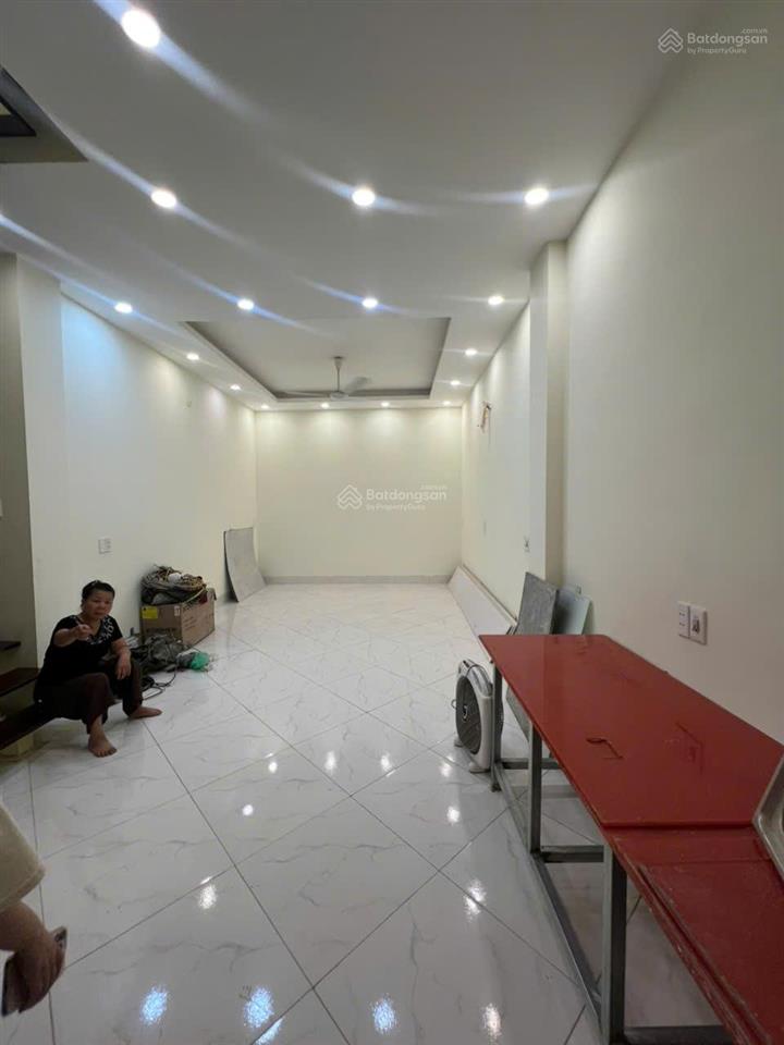 Mặt phố quán thánh 40m2 5 tầng 10.8 tỷ phố sát hàng bún vỉa hè rộng kinh doanh