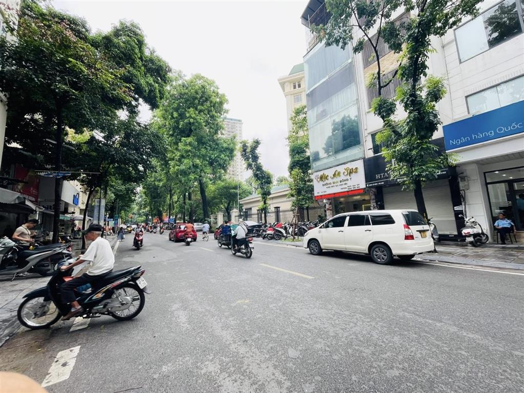 Phố lò đúc đoạn đẹp mặt tiền 11m 224 tỷ 1 sổ 1 chủ vỉa hè rộng 2 mặt thoáng