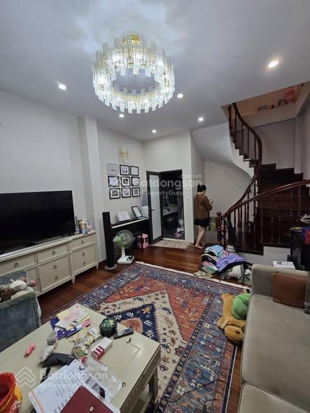 Nguyễn thái học 4 tầng mt 6.5m 7.6 tỷ ô tô đỗ cổng ngõ rộng thoáng 15m ra phố