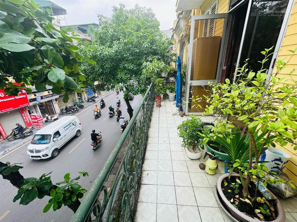 Hàng chiếu 80m2 mặt tiền 10m lô góc 3 mặt thoáng 32.5 tỷ sdcc xây khách sạn