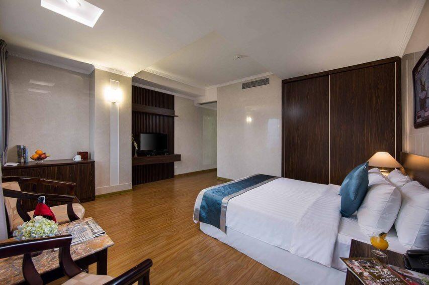 Khách Sạn Phạm Huy Thông Hồ Ngọc Khánh 10 Tầng Lô Góc 50Phòng 200 Tỷ