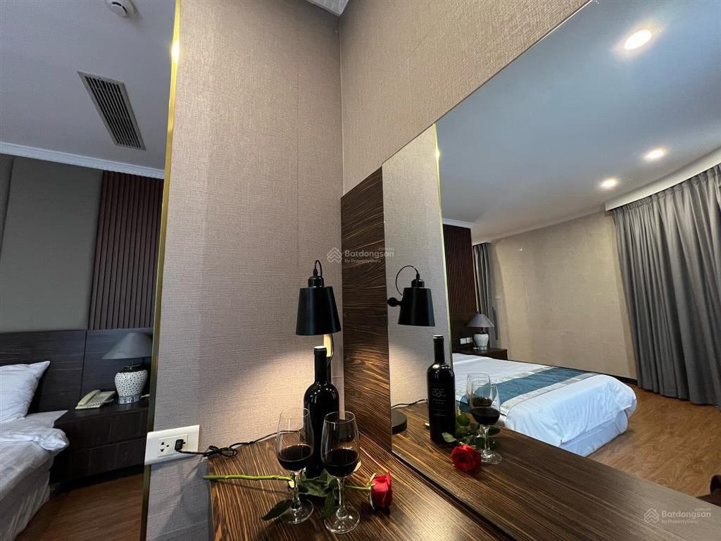 Khách sạn hồ ngọc khánh 10 tầng lô góc mt20m 50 phòng 200 tỷ