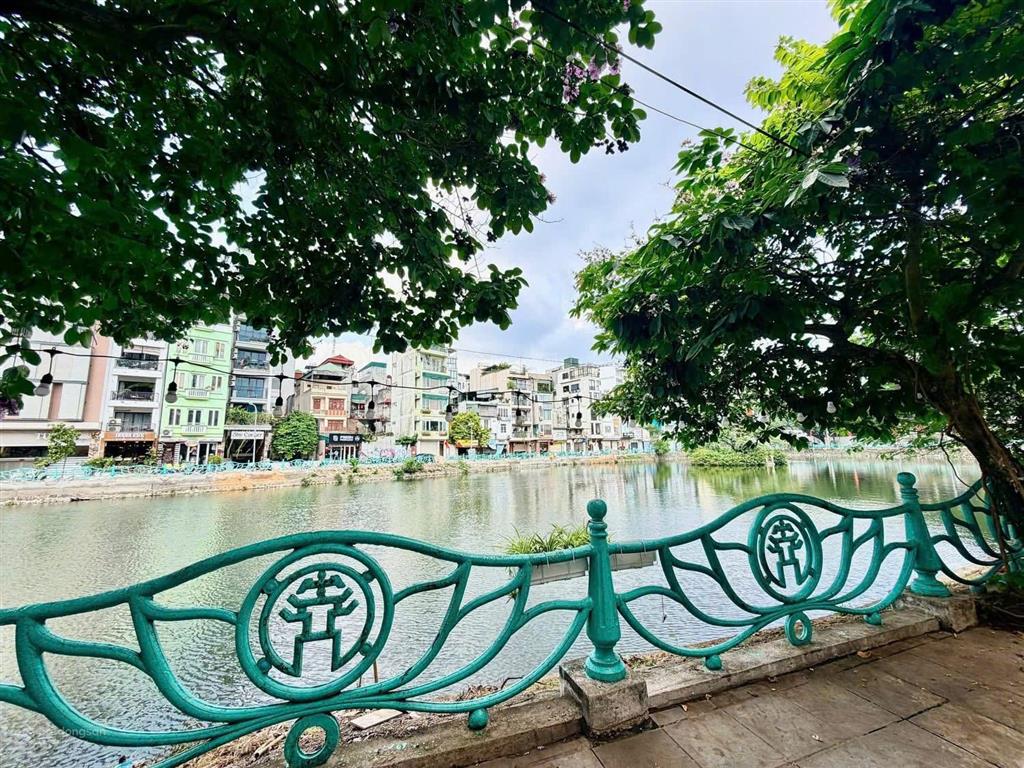 Mặt hồ tây yên hoa 4 tầng mặt tiền 5m 53.5 tỷ view hồ vỉa hè rộng đẹp