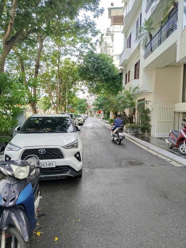 Mặt hồ tây yên hoa 4 tầng mặt tiền 5m 53.5 tỷ view hồ vỉa hè rộng đẹp