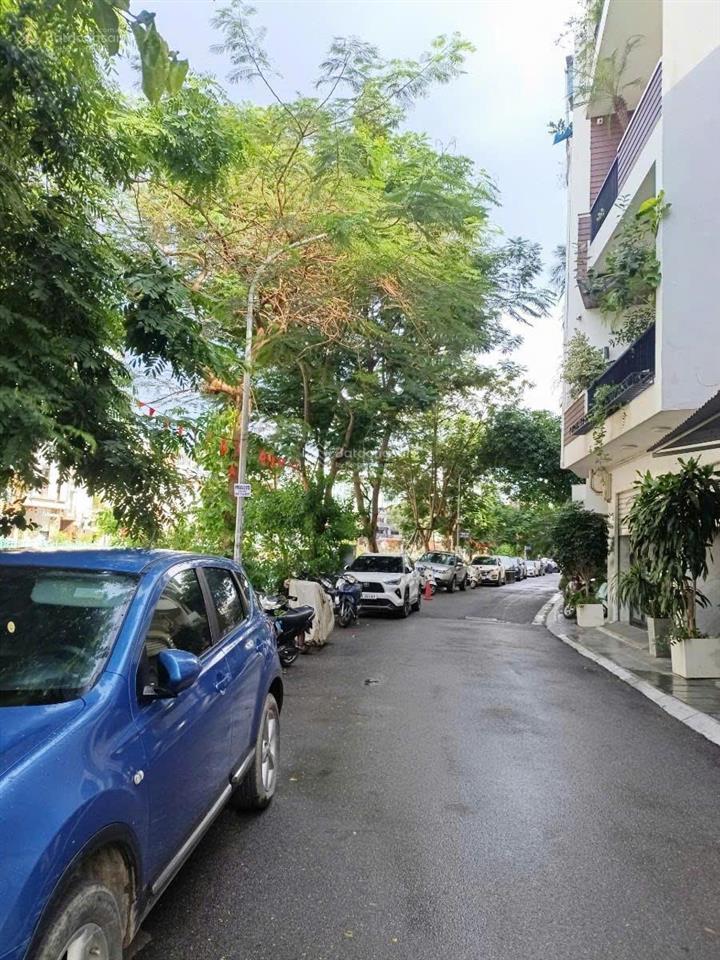 Mặt hồ tây yên hoa 4 tầng mặt tiền 5m 53.5 tỷ view hồ vỉa hè rộng đẹp