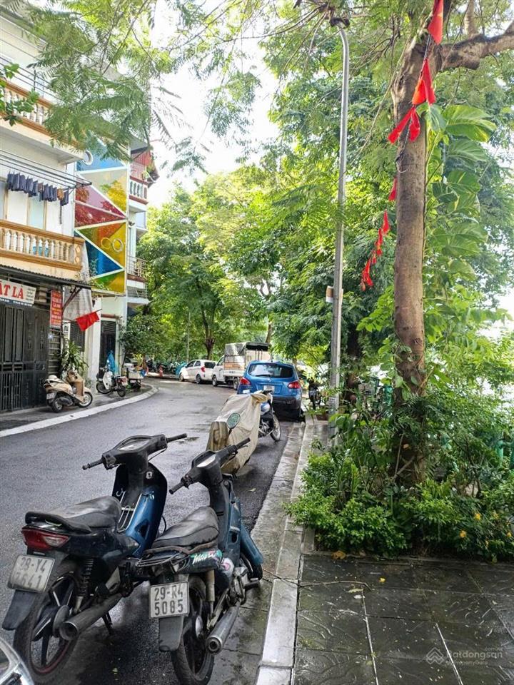 Mặt hồ tây yên hoa 4 tầng mặt tiền 5m 53.5 tỷ view hồ vỉa hè rộng đẹp
