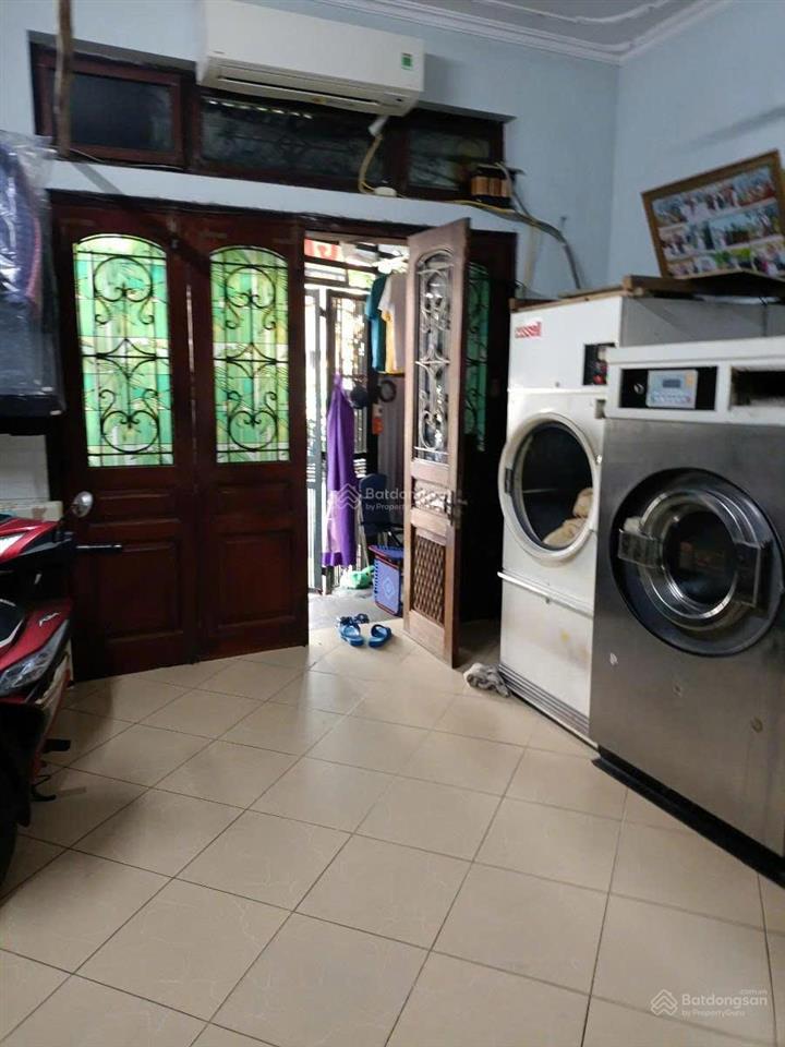 Mặt hồ tây yên hoa 4 tầng mặt tiền 5m 53.5 tỷ view hồ vỉa hè rộng đẹp