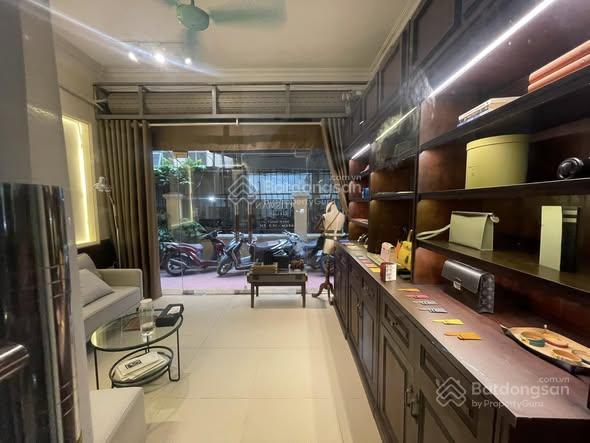 Mặt phố hàng bồ 90m2 4 tầng 48 tỷ dòng tiền 130tr/th sdcc riêng biệt chuẩn chỉ