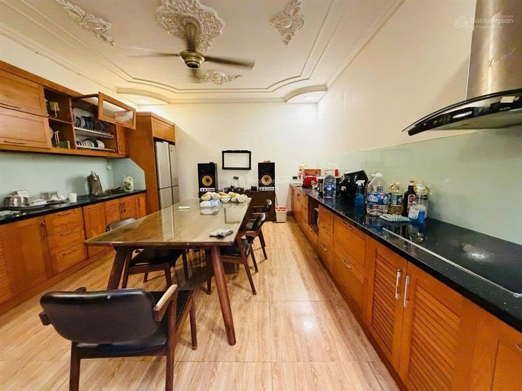 Mặt phố cạnh hồ trúc bạch 6 tầng thang máy 51,2 tỷ ở sướng, kinh doanh nét