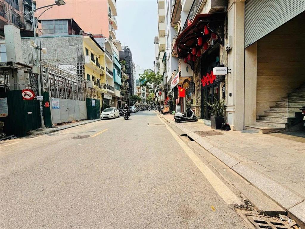 Mặt phố cạnh hồ trúc bạch 6 tầng thang máy 51,2 tỷ ở sướng, kinh doanh nét