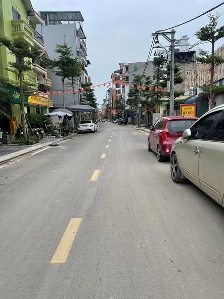 Cạnh Hồ Tây Mặt Tiền 10M 200M2 93 Tỷ Vỉa Hè KD Ô TÔ Tránh Đỗ