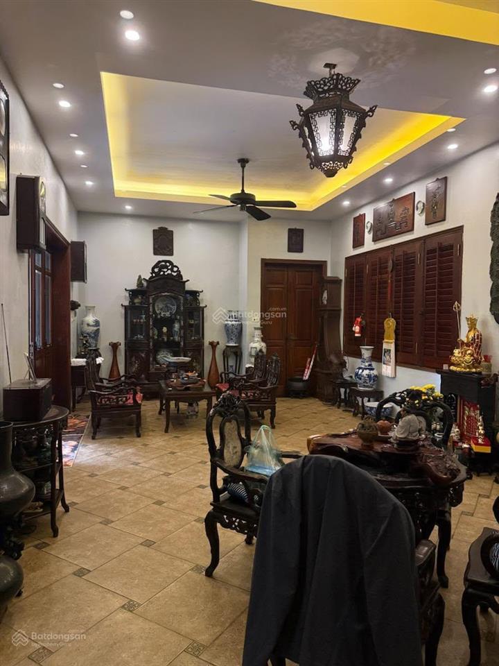 Cạnh hồ tây mặt tiền 10m 200m2 93 tỷ vỉa hè kd ô tô tránh đỗ